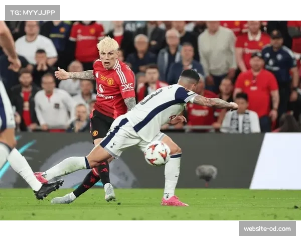 巴克利禁区内兜射远角破门 维拉新援中场展现个人技术能力